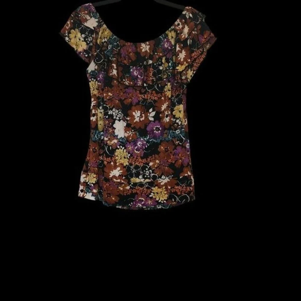 Essentials Floral Ruffle Top - Size L - Picture 2 of 4